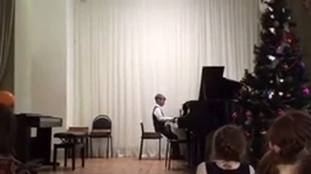 Играть на фортепиано Этюд! смотреть онлайн