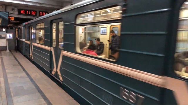81-717/714.5М и 81-714.5М Перекраска Московский транспорт На станции Проспект Вернадского смотреть онлайн