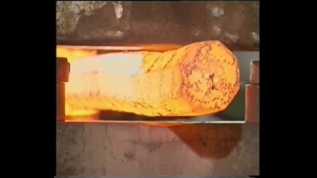 Гипнотическое видео - Экстремальная ковка гигантским молотом смотреть онлайн