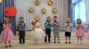 Жили у бабуси два веселых гуся / Песенка для детей на утреннике в садике