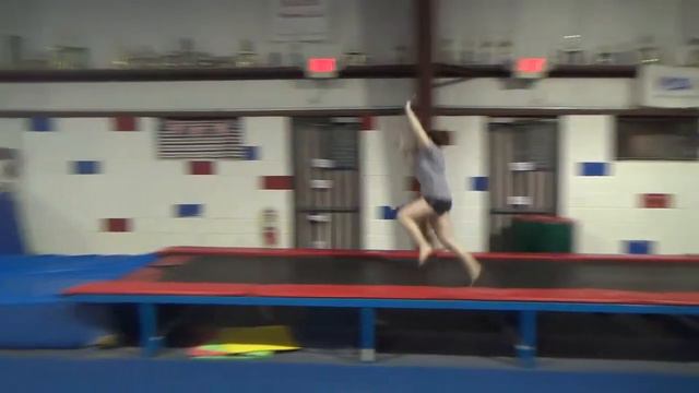 KRISTIN - RUDI TWISTING BOTH WAYS (Right and Left) - Gymnastics Tumbling Training смотреть онлайн