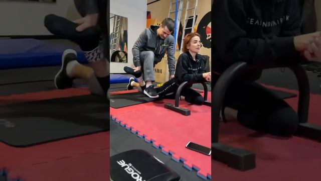 Гимнастика Киев. Акробатика Киев. Растяжка Киев. Стретчинг Киев. Складка мостик шпагат смотреть онлайн