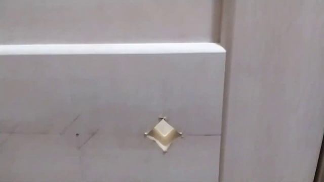В санузлах сыро. Улучшаем вентиляцию. Вставляем вентиляционные решетки в двери туалета и ванной. смотреть онлайн
