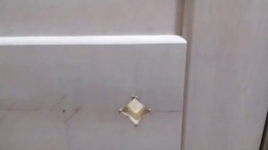 В санузлах сыро. Улучшаем вентиляцию. Вставляем вентиляционные решетки в двери туалета и ванной.