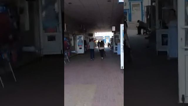 Знаменитый проход через Олимпийский ТЦ в Курске, здесь можно продать и купить что угодно #курск смотреть онлайн