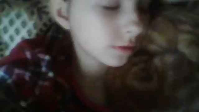 Меня мама сняла спящей с моей кошкой. смотреть онлайн