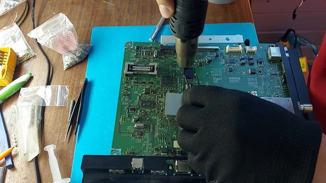 Ремонт телевизора Samsung UE40D5520RW постоянная перезагрузка. смотреть онлайн