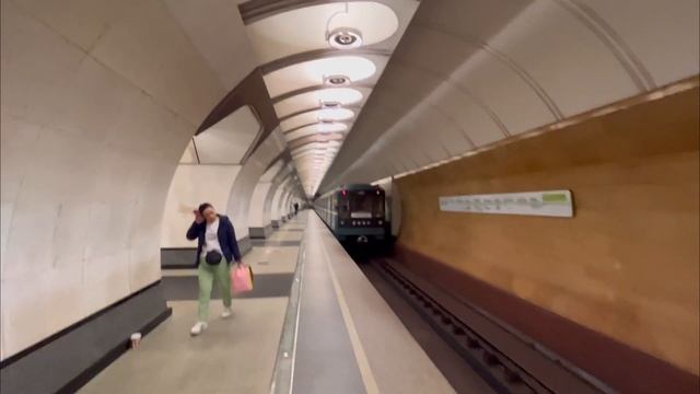 (4K) 1-й день ограничений движения на Серпуховско-Тимирязевской линии смотреть онлайн