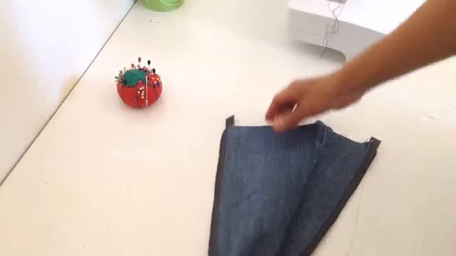 EASY DIY PENCIL MAKE UP BAG OUT OF OLD JEANS/HOW TO. MAKE A PENCIL CASE/RECYCLE/เย็บกระเป๋าใส่ดินสอ смотреть онлайн