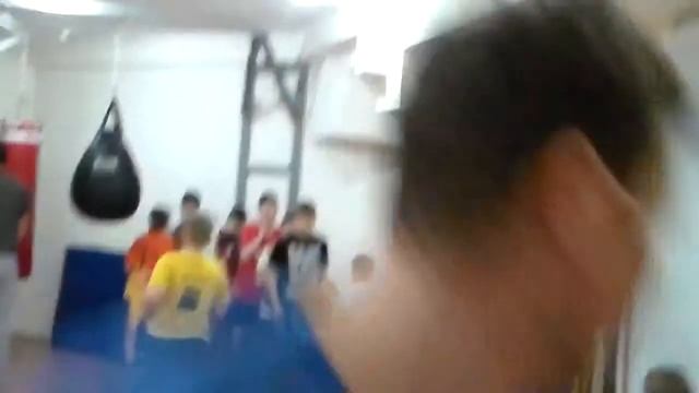 Школа бокса и кикбоксинга Андрея Рябченка (отработка ударов сайд-стэпом) смотреть онлайн