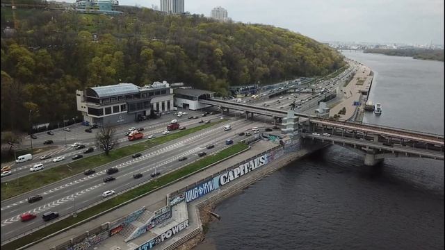 Киев! Мост метро Днепр, Набережное шоссе с высоты... смотреть онлайн