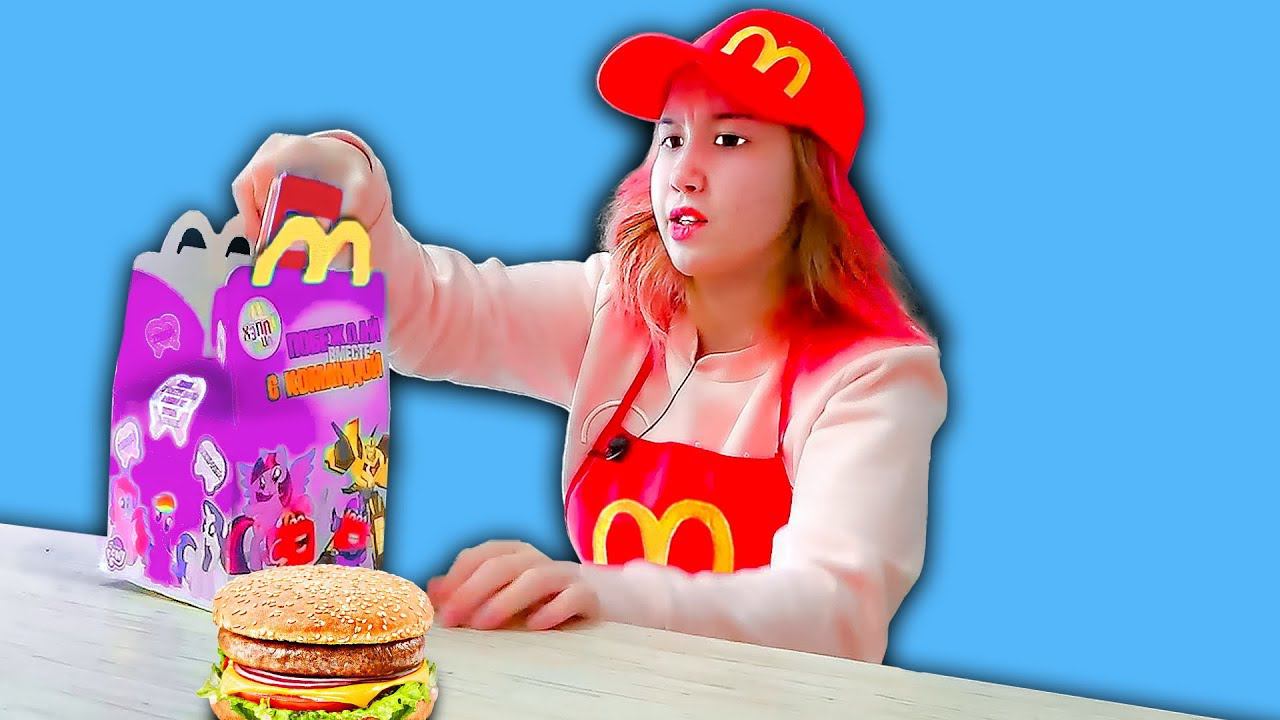 Света и Богдан играют в кафе и гигантcкий хеппи мил смотреть онлайн