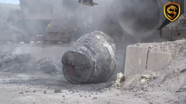 ?Самый мощный молот для дробления скал в мире / молот-разрушитель Fractum 200 /Разрушитель фрактало смотреть онлайн