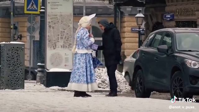 Подарок от Снегурочки #смех #юмор #юмордлявас #новыйгод #снегурочка #приколы #прикол смотреть онлайн
