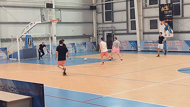 ЛЕГЕНДАРНЫЙ ПРИВОЗ играл не в полном составе, но всё равно одержал волевую победу смотреть онлайн