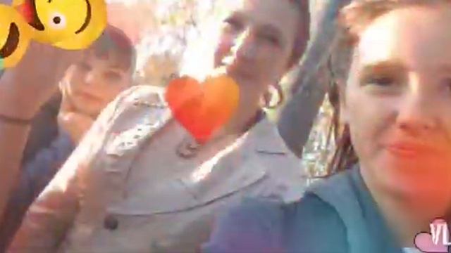 Я хожу на теотральный кружок. Где я и мои друзья учавствуют в мероприятиях. ЛЮБЛЮ ВАС❤