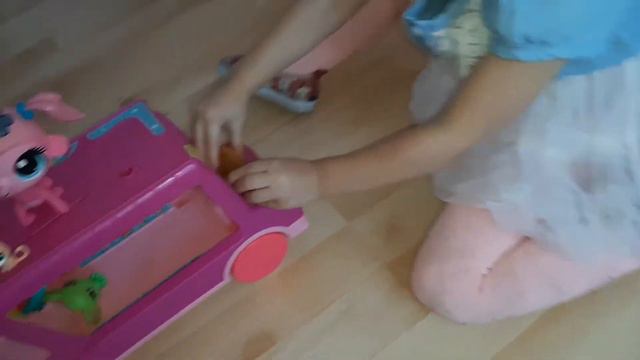 Даяна играет в LPS/ LPS игрушки/ LPS коллекция / LPS обзор 11.02.21 смотреть онлайн