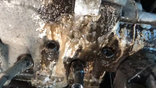 Самый лучший способ отмыть двигатель от мазуты перед продажей автомобиля!