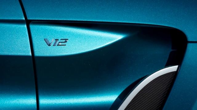 New Aston Martin V12 Vantage Roadster 2023 Rivals of Ferrari 812 Spider and Bentley Continental GTC смотреть онлайн