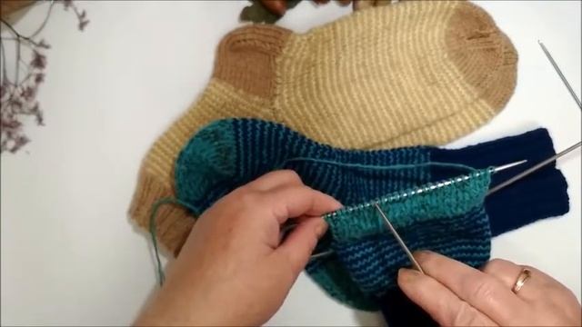 Как я вяжу носки/вывязывание пятки и мыска/смена нити по спирали смотреть онлайн
