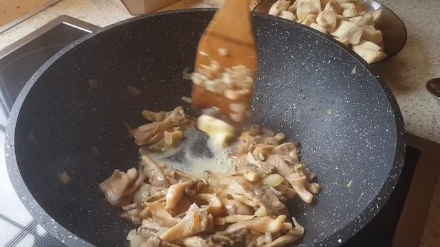 Нежнее курочки Вы не ели! Куриная грудка с вешенками в сметане!!!