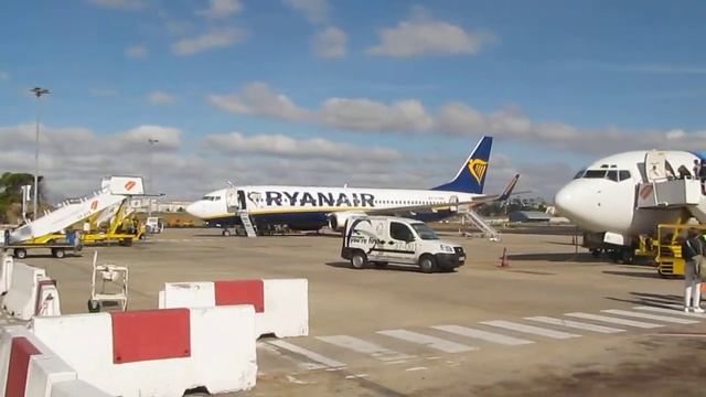 Аэропорт Лиссабона - Прогулка по аэропорту | prianikov.ru смотреть онлайн