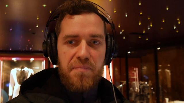 Квартира и статуя Фредди Меркьюри, студия-музей группы Queen. Монтрё. Швейцария ?? смотреть онлайн