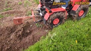 Осенняя пахота на больших колесах. Минитрактор Беларус 132Н.