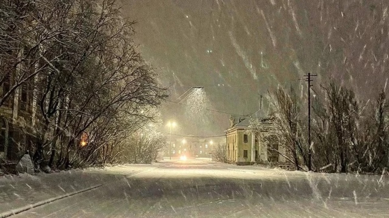 Первый снег , в моём городе вновь первый снег... смотреть онлайн