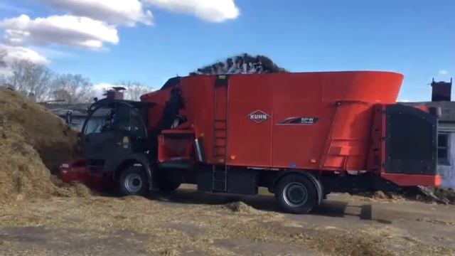 Самоходный кормосмеситель KUHN SPW 27 смотреть онлайн