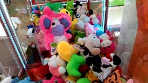 ЛОВИМ ИГРУШКИ ! АВТОМАТЫ С ИГРУШКАМИ ХВАТАЙКА !