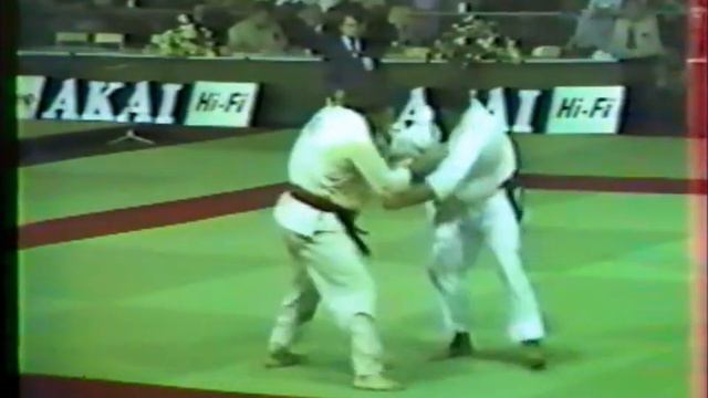 JUDO 1981 World Championships: Bernard Choullouyan (FRA) - David Bodaveli (URS) смотреть онлайн