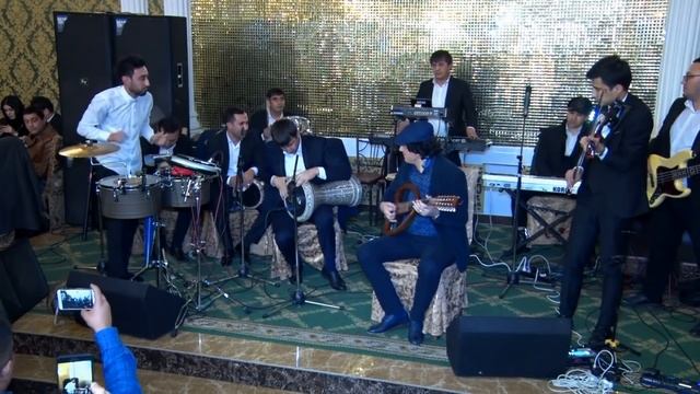 Qashqirlar makoni.Sarbon guruhi Farhod Saidovdan jonli ijro Qarshi shahridagi to'yda. смотреть онлайн