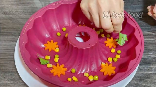 Это блюдо украсит любой праздничный стол. Вкуснейший и очень красивый холодец-заливное! смотреть онлайн
