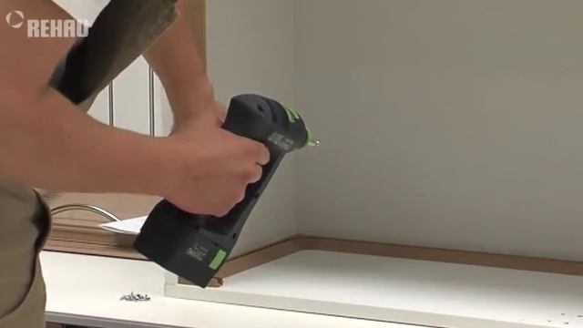 Установка мебельной жалюзи REHAU RAUVOLET с направляющими TOP Basic смотреть онлайн