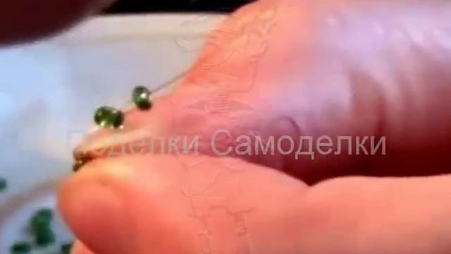 Как сплести простой букет из бисера. Мастер класс для начинающих смотреть онлайн