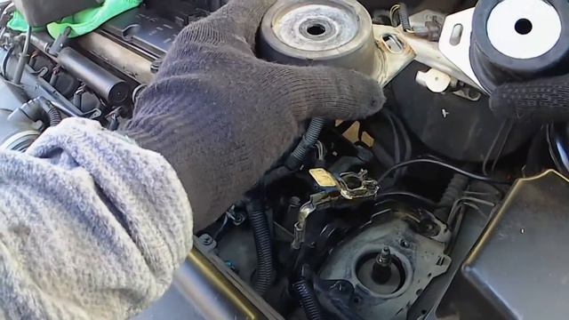 Cambiar soporte motor lado bateria Peugeot 206 смотреть онлайн