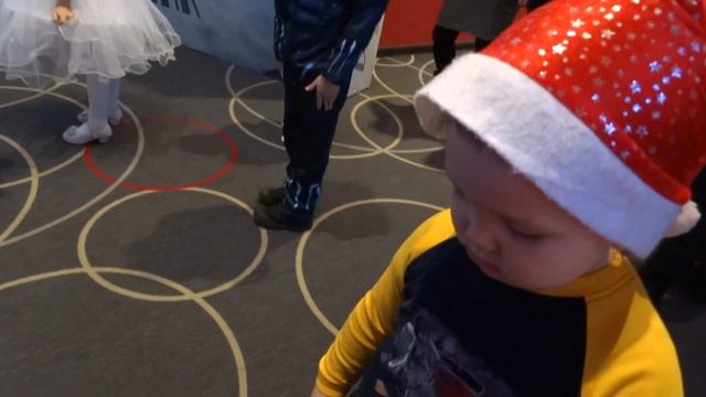 Видео о том, как Костя первый раз увидел Деда Мороза/ Реакция на Деда Мороза/ Новый год 2020 смотреть онлайн