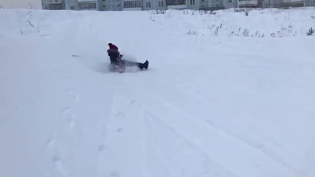 Очень классная снежная горка!Мне было страшно! смотреть онлайн