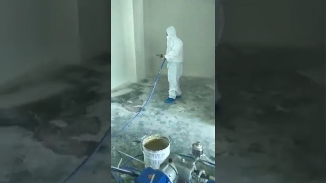 Нанесение шпаклевки с помощью большого мембранного окрасочного аппарата смотреть онлайн