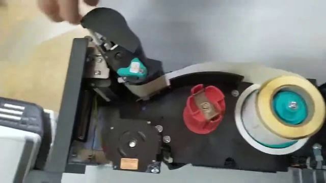 Инструкция. DIGI SM 320 замена этикетки. смотреть онлайн