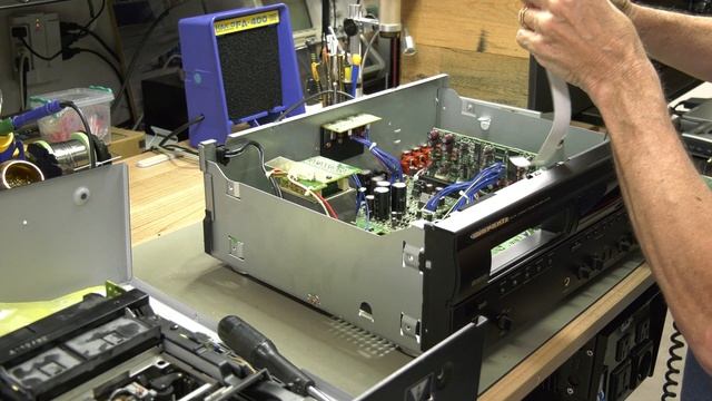 Replacing the head on the Marantz DD-82 Digital Compact Cassette смотреть онлайн