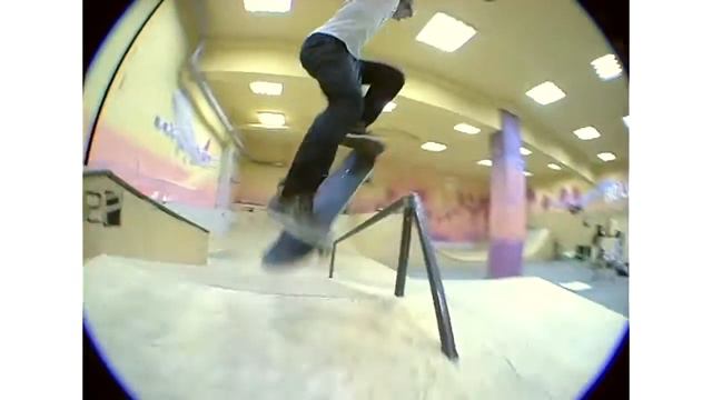 Макс Качаловский, Максим Павленко и Саша Конев в скейтпарке Born смотреть онлайн