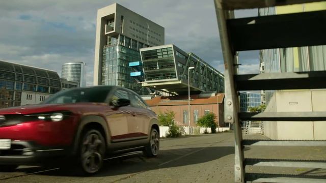 2021 MAZDA MX-30 (ELECTRIC): EXTERIOR, INTERIOR AND DRVING смотреть онлайн