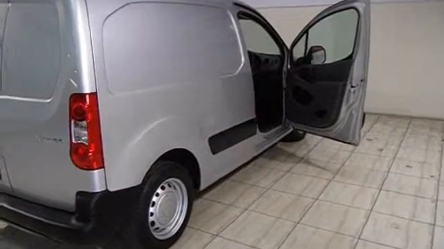 Peugeot Partner- Exterior & Interior Tour of a 09 Plate Partner 1.6 HDi 90 625 S 5Dr Van смотреть онлайн