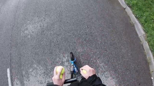 Жонглирование на самокате смотреть онлайн