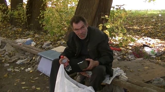 Серега миллионер приготовился к бэте. Добрый Морда угостил. смотреть онлайн
