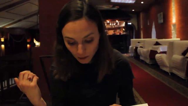 Passer la commande au restaurant, EN RUSSE : в ресторане I смотреть онлайн