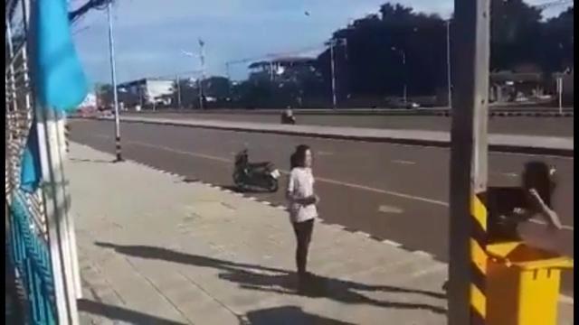 Chinese Handbag Snatch Lol смотреть онлайн