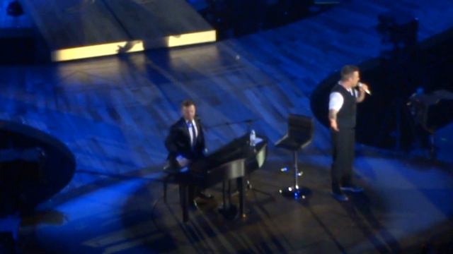 Robbie Williams & Gary Barlow @ O2 London 23.11.12 смотреть онлайн